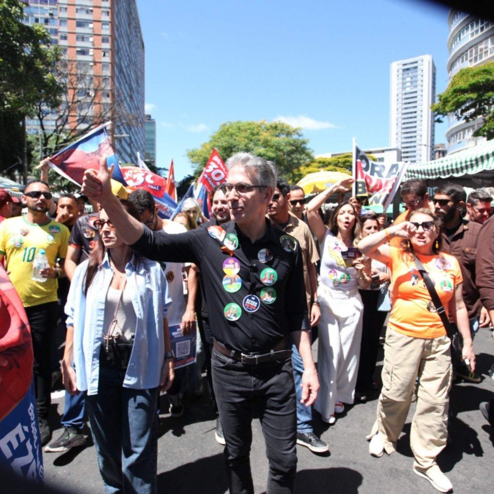 Zema recebe vaias na Feira Hippie, em BH