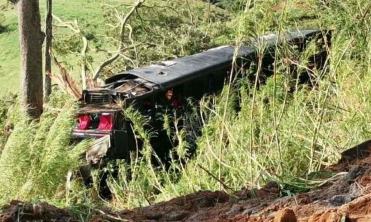 Acidente com ônibus de excursão religiosa mata seis pessoas em SP - (crédito: Tupi)