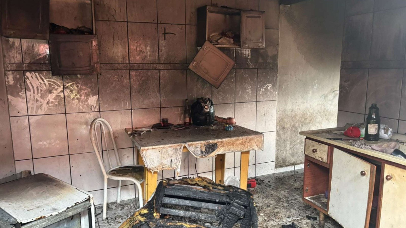 Incêndio em cozinha no Sul de Minas deixa um ferido