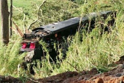 Acidente com ônibus de excursão religiosa mata seis pessoas em SP -  (crédito: Tupi)