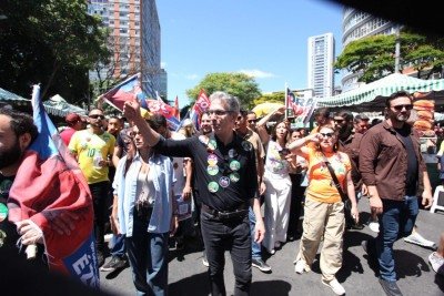 Zema caminhou ao lado de apoiadores e candidatos do Novo -  (crédito: Edésio Ferreira/EM/D.A Press)