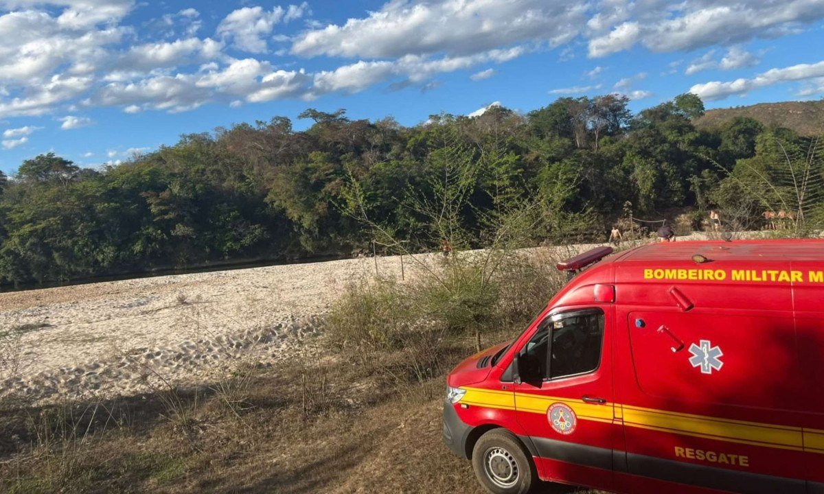 Militares do posto avançado de Bocaiuva, no Norte de Minas foram acionados para atender a ocorrência de afogamento no Rio Jequitinhonha - (crédito: CBMMG/ Divulgação)