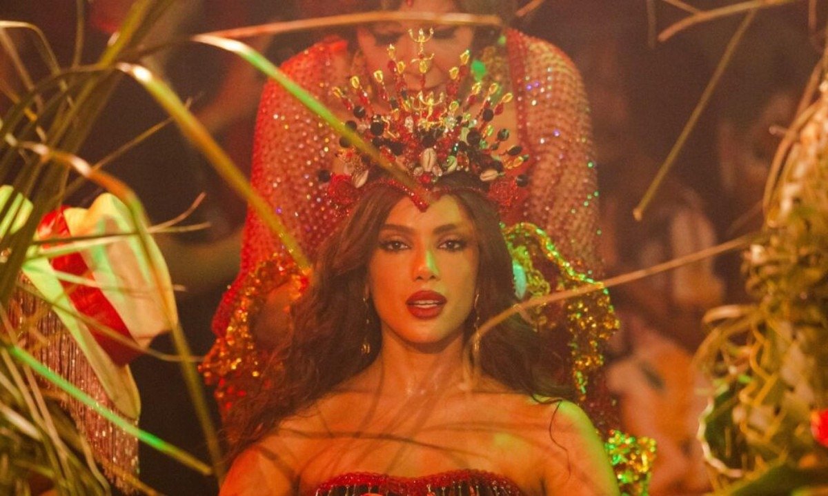 Anitta é coroada rainha de bateria da Grande Rio: "Um sonho de toda menina carioca" - (crédito: Tupi)