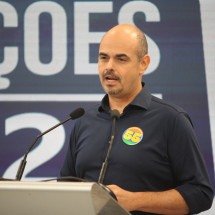 Simões se vê como palanque puro para Flávio Bolsonaro se chegar ao 2º turno