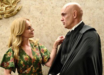 A advogada Viviane Barci de Moraes e o ministro Alexandre de Moraes  -  (crédito: Evaristo Sá - 12.dez.25/AFP)