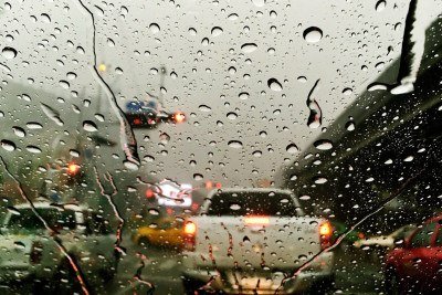 A intensa chuva afetou a visibilidade e o tr&aacute;fego no Rio Grande do Sul durante o per&iacute;odo de temporais e ventos fortes -  (crédito: Freepik)