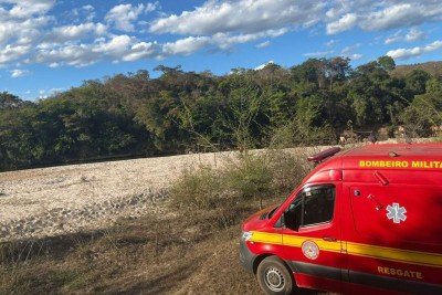 Militares do posto avançado de Bocaiuva, no Norte de Minas foram acionados para atender a ocorrência de afogamento no Rio Jequitinhonha -  (crédito: CBMMG/ Divulgação)