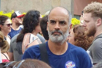 O professor de física Fabrício Nelson Lacerda durante manifestação dos docentes da rede particular de BH e região -  (crédito: Alexandre Guzanshe/EM/D.A/Press)