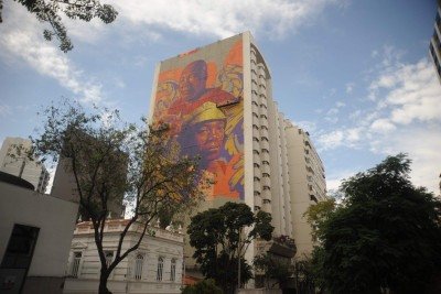  Mural em homenagem ao cantor Milton Nascimento esta sendo finalizado em empena de pr&eacute;dio na Avenida Alvares Cabral centro de BH -  (crédito: Alexandre Guzanshe/EM/D.A Press. Brasil - Belo Horizonte - MG)