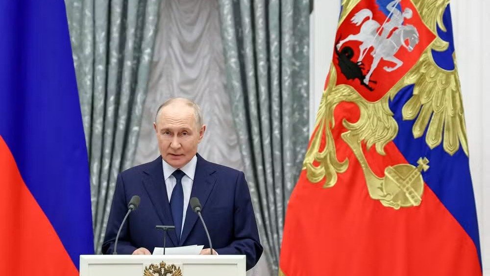 Vladimir Putin em pronunciamento oficial, quatro anos ap&oacute;s o in&iacute;cio da ofensiva que deflagrou a guerra na Ucr&acirc;nia -  (crédito: Sputnik/Alexander Kazakov/Pool)