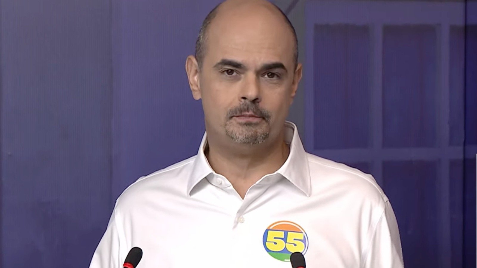 Mateus Sim&otilde;es, governador e candidato &agrave; reelei&ccedil;&atilde;o, durante o debate da Record Minas, atacou o senador Cleitinho Azevedo -  (crédito: Reprodu&ccedil;&atilde;o/Record TV Minas )