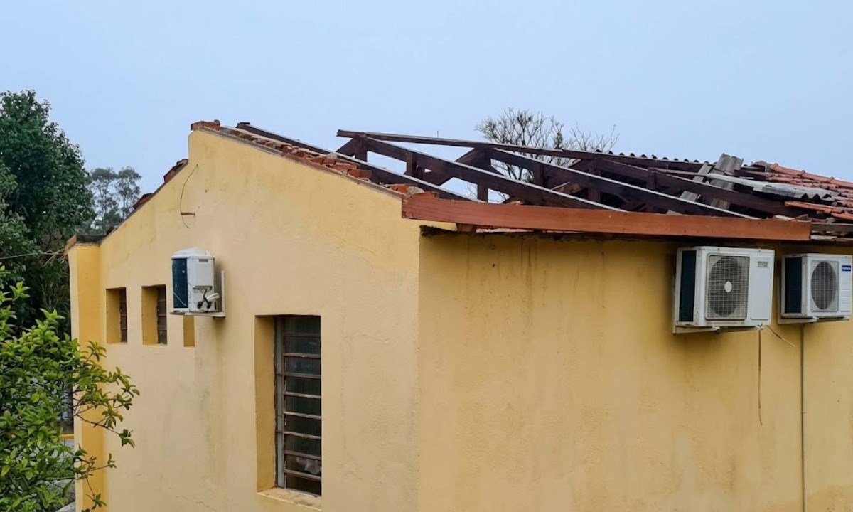 Segundo balanço divulgado pelo município, 500 casas foram destelhadas e quatro ficaram totalmente destruídas - (crédito: Prefeitura de Nova Santa Rita)
