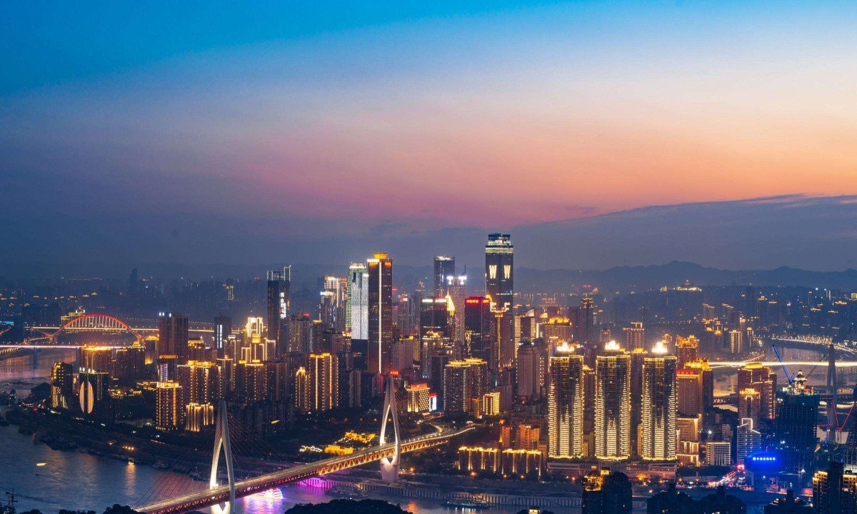 Chongqing agrada os turistas pela vida noturna e cultural, o comércio vibrante e a culinária apimentada
- (crédito: Magnifc)