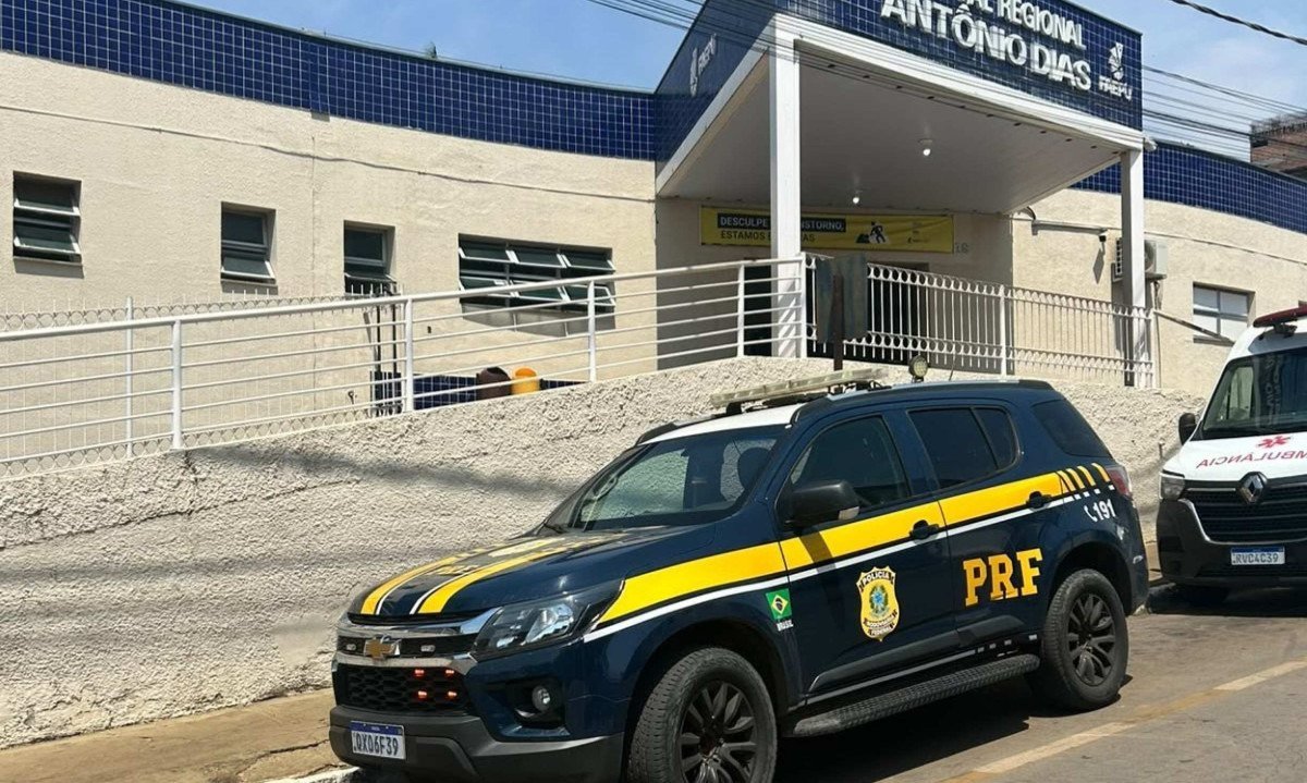 Vítima foi levada para o Hospital Regional Antônio Dias - (crédito: PRF/Divulgação)