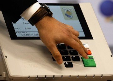 Votar na urna eletr&ocirc;nica passou a ser um dos m&eacute;todos de prova de vida autom&aacute;tica para benefici&aacute;rios do INSS -  (crédito: Ag&ecirc;ncia Brasileira de Intelig&ecirc;ncia (ABI))