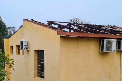 Segundo balanço divulgado pelo município, 500 casas foram destelhadas e quatro ficaram totalmente destruídas -  (crédito: Prefeitura de Nova Santa Rita)