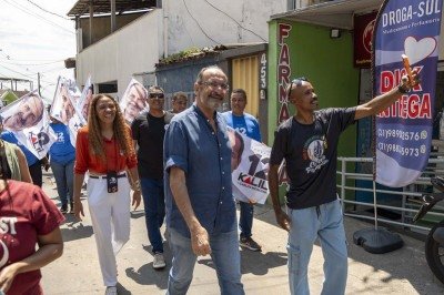 Kalil ouviu de representantes da Associação de Moradores do Morro do Papagaio que atualmente quase 2 milhões de pessoas vivem em vilas e favelas -  (crédito: Amira Hissä/Divulgação)