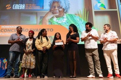 Concei&ccedil;&atilde;o Evaristo perde voo para BH, e fam&iacute;lia recebe Trof&eacute;u Horizonte -  (crédito: Cr&eacute;dito: Leo Lara/Universo Produ&ccedil;&atilde;o/Divulga&ccedil;&atilde;o)