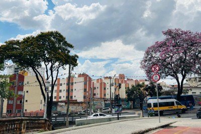 Belo Horizonte está sob alerta de chuva nesta terça-feira (22/9). O comunicado foi emitido nesta tarde pela Defesa Civil, e é válido até as 8h de quarta-feira (23/9)
 -  (crédito: Edésio Ferreira/EM/D. A Press)