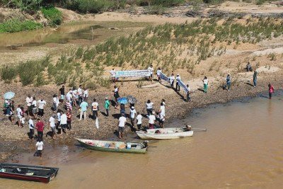 Moradores ribeirinhos protestam contra assoreamento do Rio Ara&ccedil;ua&iacute; por dragas e cobram provid&ecirc;ncias ambientais -  (crédito: Adriano Ramos/divulga&ccedil;&atilde;o)