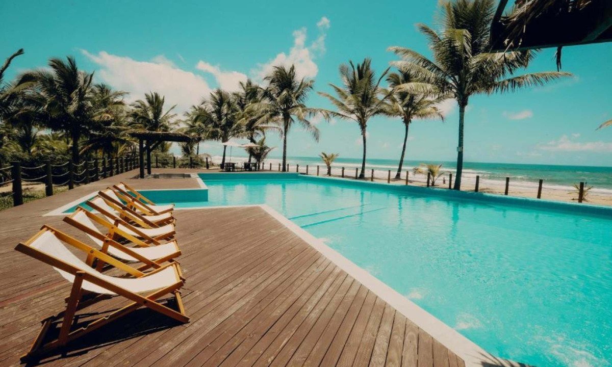 O Vivant Eco Beach, em Barra Grande (BA), oferece acesso direto à praia, terraço ensolarado e piscina externa aberta o ano inteiro — um cenário perfeito para relaxar e aproveitar o litoral baiano com total tranquilidade - (crédito: Livá Hotéis/Divulgação)