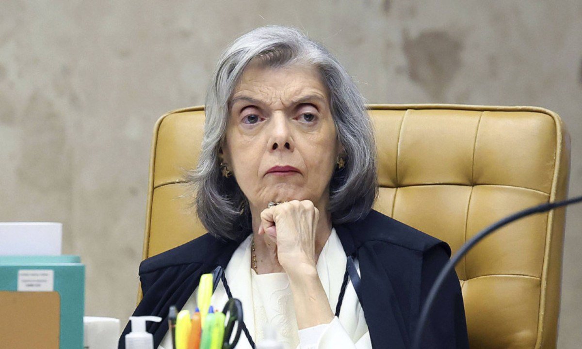 Cármen Lúcia entre aplausos de fora e ressalvas por dentro - (crédito: Foto: Luiz Silveira/STF)