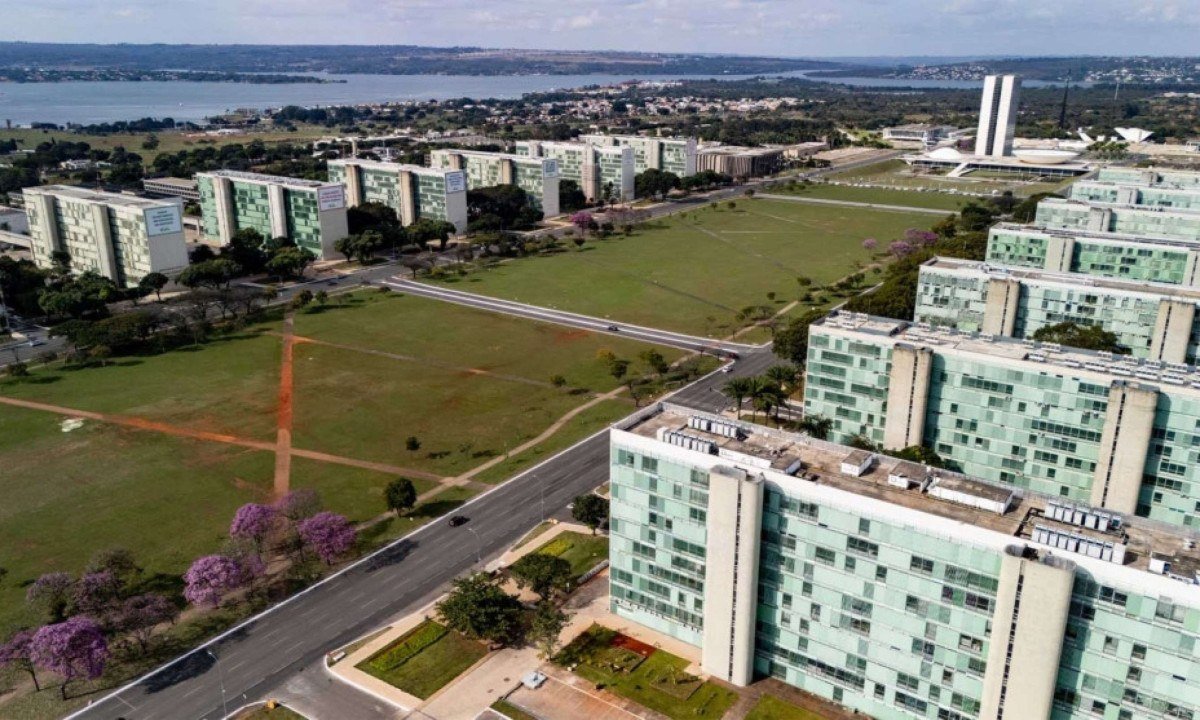 PIB menor e alta de despesas devem levar o governo a contingenciar Orçamento - (crédito: Foto: Rafa Neddermeyer/Agência Brasil)