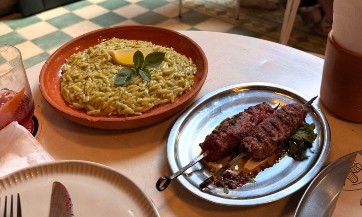 A cafta de cordeiro pode vir acompanhada pelo risoni - (crédito: Bica Bar e Cozinha/Divulgação )