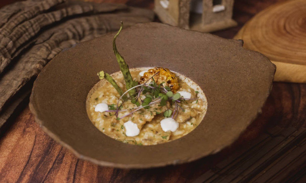 Villa Donna Bistrô vai apresentar o "Risoto de Quintal", com costelinha bêbada, milho e crocante de quiabo - (crédito: Divulgação/MOVE)