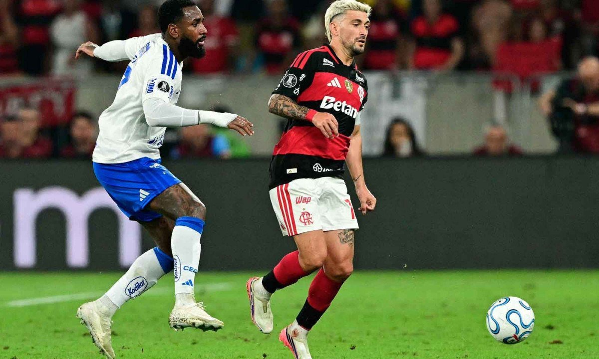 O uruguaio De Arrascaeta está no futebol brasileiro desde 2015, sempre com grande destaque -  (crédito: Pablo PORCIUNCULA / AFP – 19/8/2026)