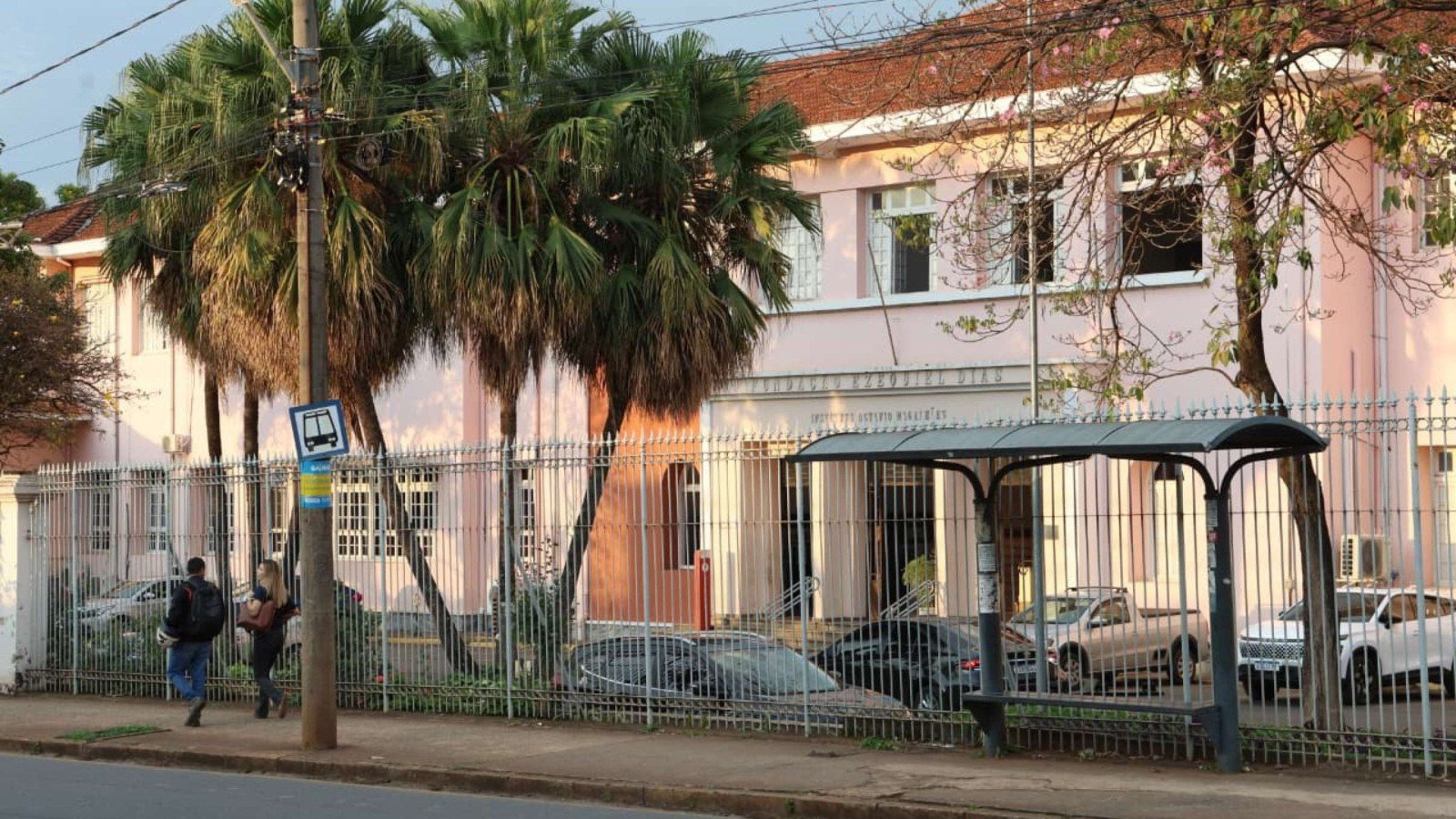 Servidores da Funed contestam fim de estacionamento e cobram alternativas