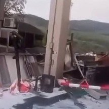 Vídeo: motorista embriagado joga caminhão contra pedágio na BR-381 - Redes sociais 
