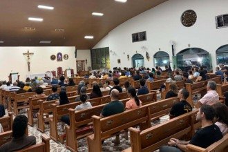 Um padre, uma igreja cheia e uma pergunta dos fiéis: em quem votar?