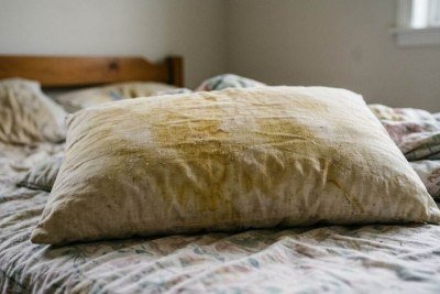 Travesseiro com mais de 2 anos acumula 10% do peso em ácaros e fezes: alérgicos enfrentam risco invisível todas as noites -  (crédito: Tupi)