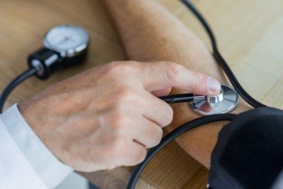 A abordagem mostra que nem sempre é possível perceber quando a pressão está alterada -  (crédito: magnific)