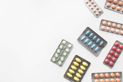 A equipe procura identificar possívei interações, duplicidades, reações adversas ou erros de administração -  (crédito: rawpixel.com/magnific)