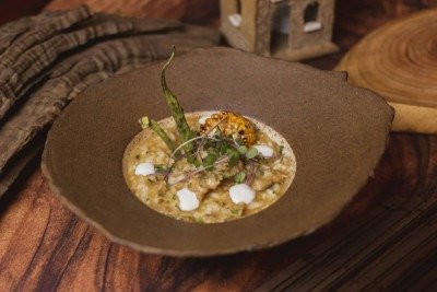 Villa Donna Bistrô vai apresentar o 'Risoto de Quintal', com costelinha bêbada, milho e crocante de quiabo -  (crédito: Divulgação/MOVE)