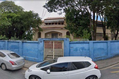 Parte da Escola Estadual Helena Pena é interditada após vistoria da Defesa Civil de Belo Horizonte -  (crédito: Google Street View)