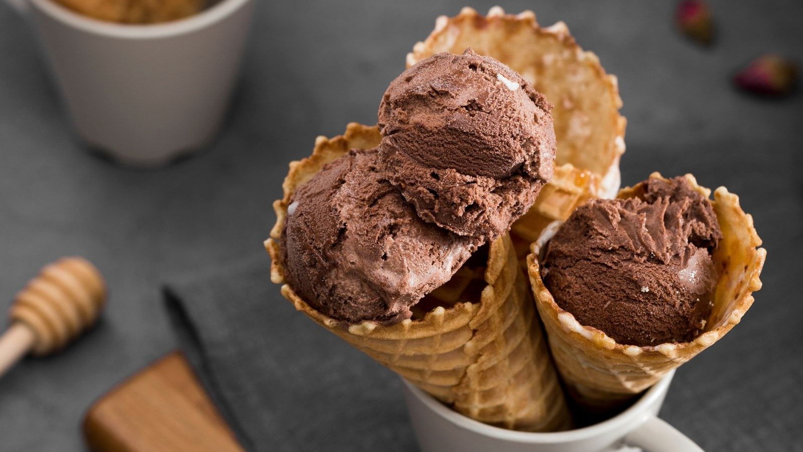 O Dia do Sorvete celebra a sobremesa que tem seu consumo impulsionado pelas temperaturas mais quentes da primavera no hemisf&eacute;rio sul -  (crédito: Freepik)