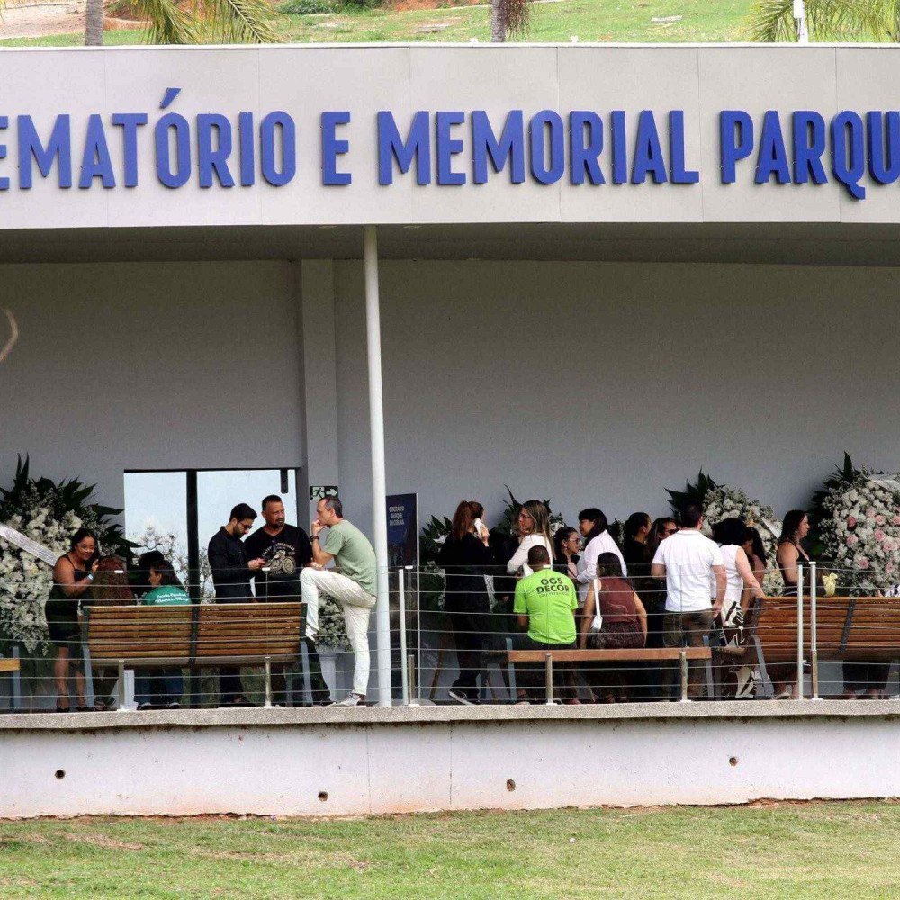 Durante funeral, familiares prometem honrar legado de Bruno Avelar