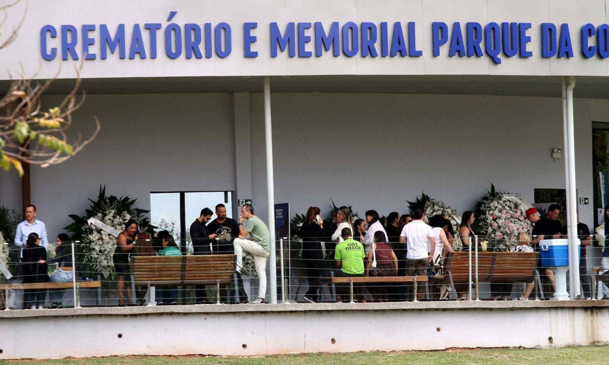 Familiares, amigos e parceiros comerciais foram ao Parque da Colina para o velório de Fábio Avelar, que foi sepultado no Bosque da Esperança - (crédito: Jair Amaral/EM/D.A. Press)