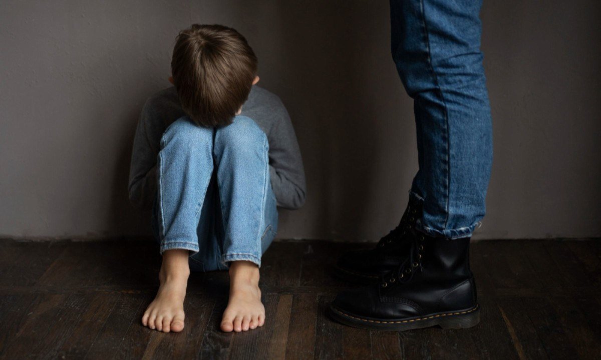 Quando se trata de violência contra crianças e adolescentes, acontece em todas as esferas e em todas as classes sociais - (crédito: Magnific)