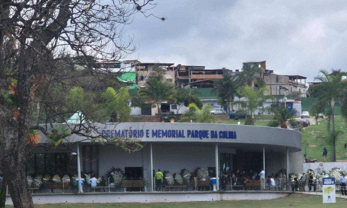 O velório está sendo realizado no Cemitério Parque da Colina, no Bairro Nova Cintra, na Região Oeste de Belo Horizonte - (crédito: Jair Amaral/EM/D.A Press)