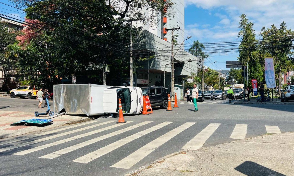 Batida ocorreu no cruzamento das avenidas Assis Chataubriand com Francisco Sales - (crédito: Edésio Ferreira/EM/D.A Press)