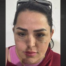 Líder de facção foge da cadeia, grava vídeos brindando com whisky e acaba presa