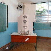 Votos nulos, brancos e abstenções devem ser recorde, aposta autor de livro - BBC