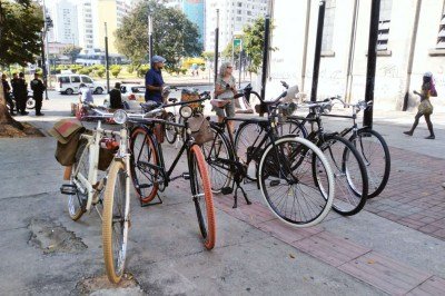 O evento contará com exposições de diferentes modelos de bicicletas, de modelos da Europa e protótipos brasileiros -  (crédito: Divulgação/Tweed Ride BH)