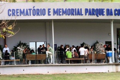 Familiares, amigos e parceiros comerciais foram ao Parque da Colina para o vel&oacute;rio de F&aacute;bio Avelar, que foi sepultado no Bosque da Esperan&ccedil;a -  (crédito: Jair Amaral/EM/D.A. Press)