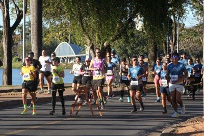 Maratona e Meia Internacional de BH na Pampulha -  (crédito: Edésio Ferreira/EM/D.A.Press)