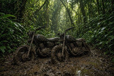 Um dos momentos mais marcantes ocorre na região de Darién, entre Colômbia e Panamá, onde a Rodovia Pan-Americana é interrompida pela floresta tropical e a travessia só é possível pelo ar ou pela água
     -  (crédito: Imagem gerada por IA)